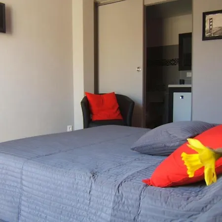 Le Clos Albertine Bed & Breakfast *